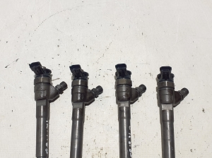  Fuel injector 