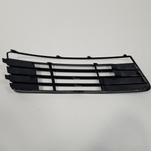  Front bumper lower grille 