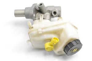  Master cylinder 