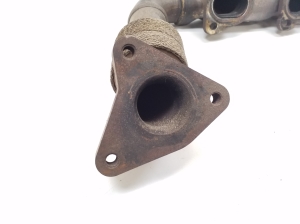  Exhaust manifold 