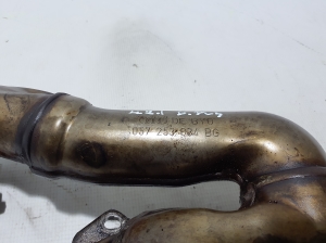  Exhaust manifold 