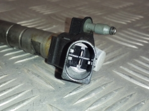  Fuel injector 