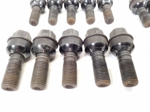  Wheel nuts, bolts 