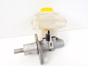  Master cylinder 