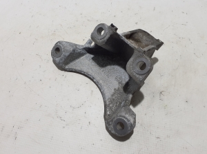  Engine holder 