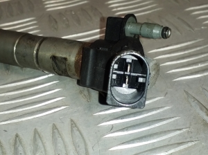  Fuel injector 