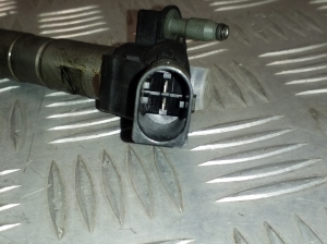  Fuel injector 