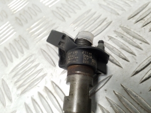  Fuel injector 