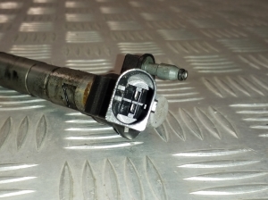  Fuel injector 