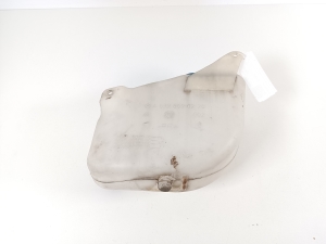  Windscreen washer tank front 