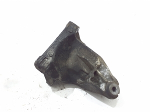  Engine holder 