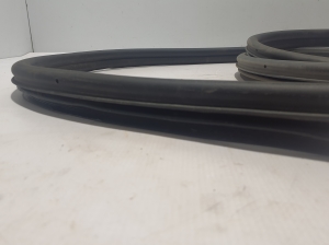  Front door sealing rubber 