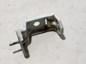  Rear tailgate hinge 