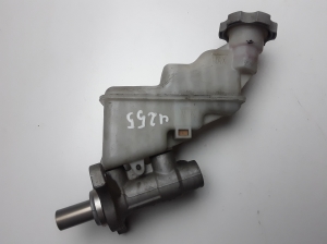  Master cylinder 