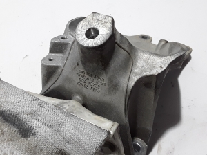  Engine holder 