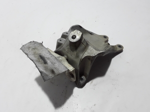  Engine holder 