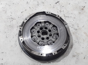  Clutch flywheel 