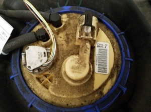  Réservoir de carburant et ses pièces 