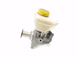  Master cylinder 