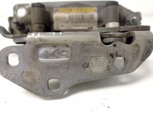  Engine cover hinge 