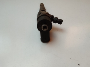  Fuel injector 