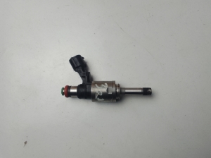  Fuel injector 