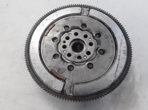  Clutch flywheel 