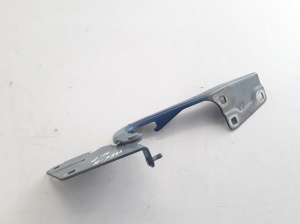  Engine cover hinge 