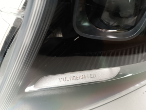  Scheinwerfer vorne 
