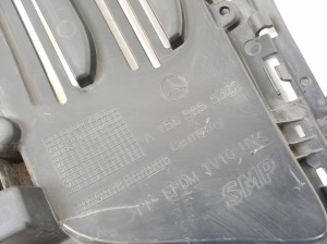  Unterer Kühlergrill der vorderen Stoßstange 