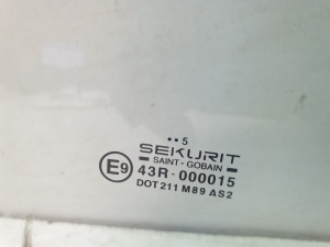  Fenster Scheibe Tür vorne 