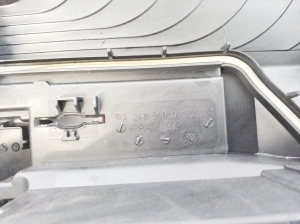 Sicherungskastengehäuse unter der Haube 