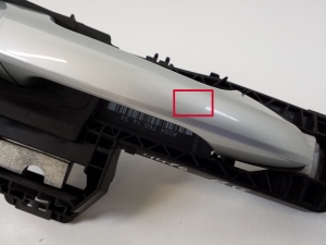  Griff zum Öffnen der hinteren Seitentür außen und seine Details 