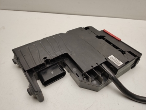  Sicherungsblockhalter unter der Haube 