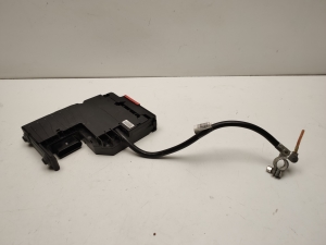  Sicherungsblockhalter unter der Haube 
