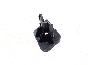  Scheinwerferdüsenhalter 