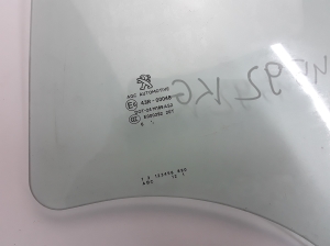  Hintere Seitentür aus Glas 