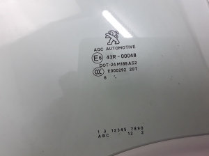  Hintere Seitentür aus Glas 