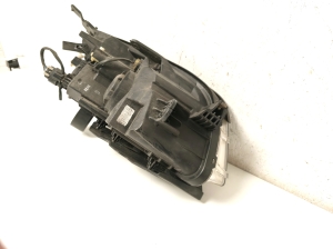  Scheinwerfer vorne 