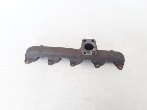  Exhaust manifold 