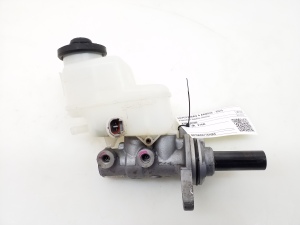  Master cylinder 